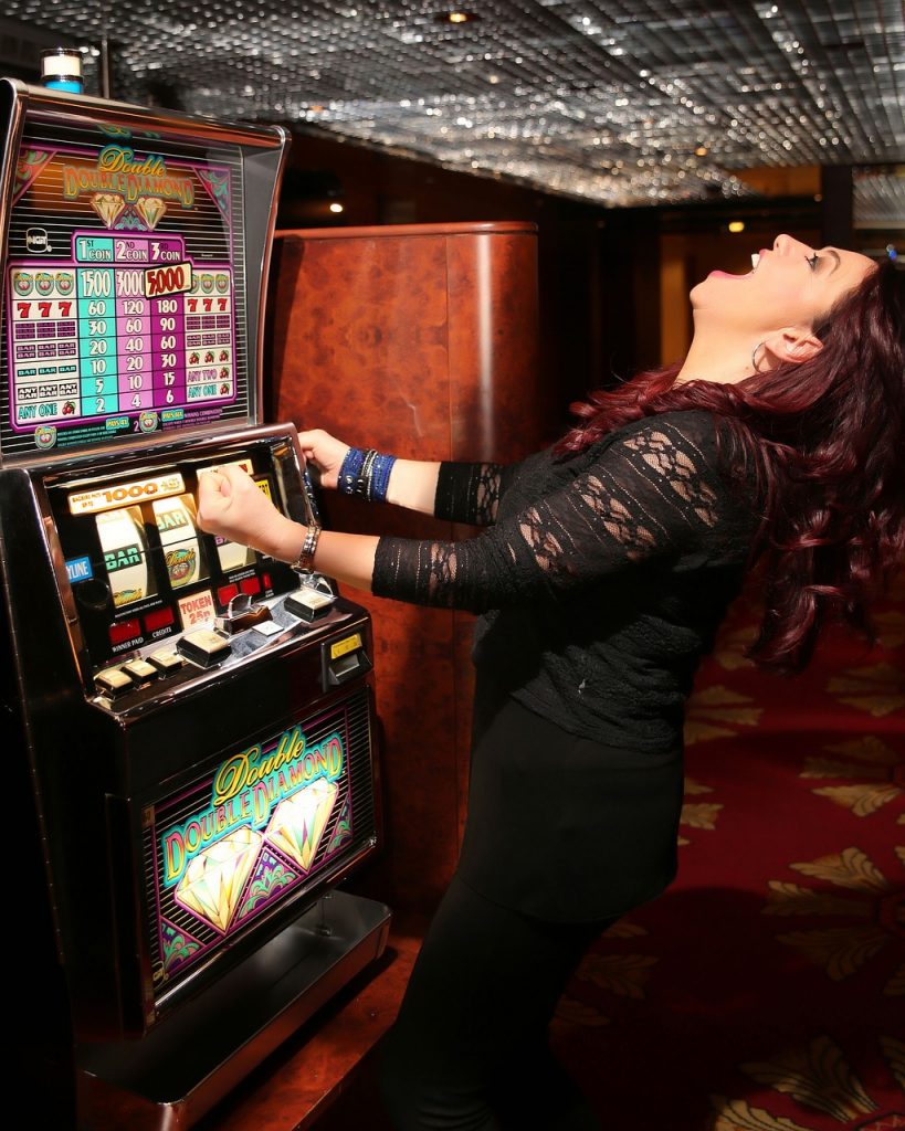 winning-1830344_1280-819x1024 הפתעה: נשים משקיעות יותר כסף מגברים בהימורים