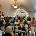 101 כסאות צהובים בכיכר הכניסה לחדרה